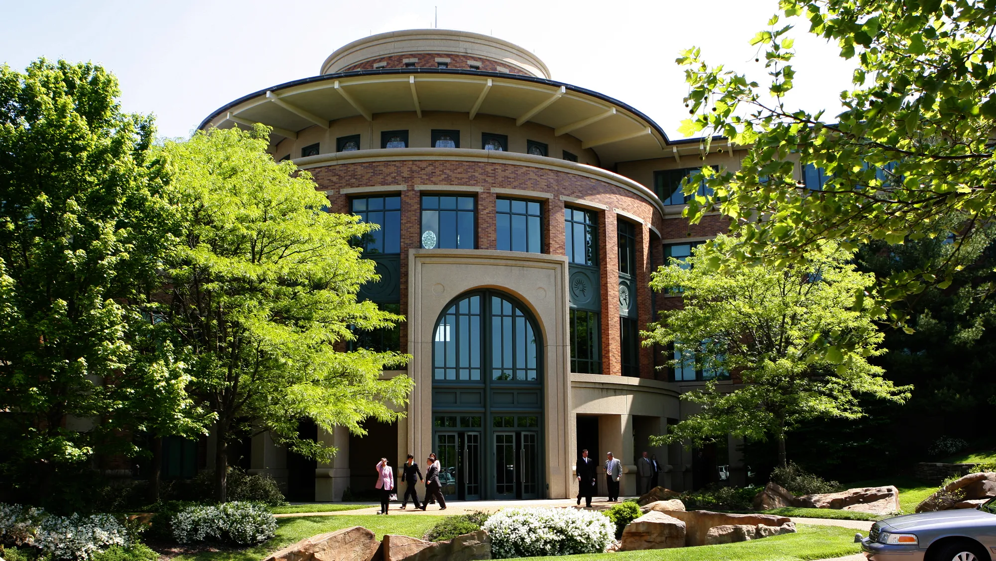 Photo of Fidelity Investments campus in Covington, KY